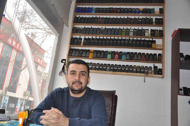 Bu dükkanda akıllı telefona yer yok
