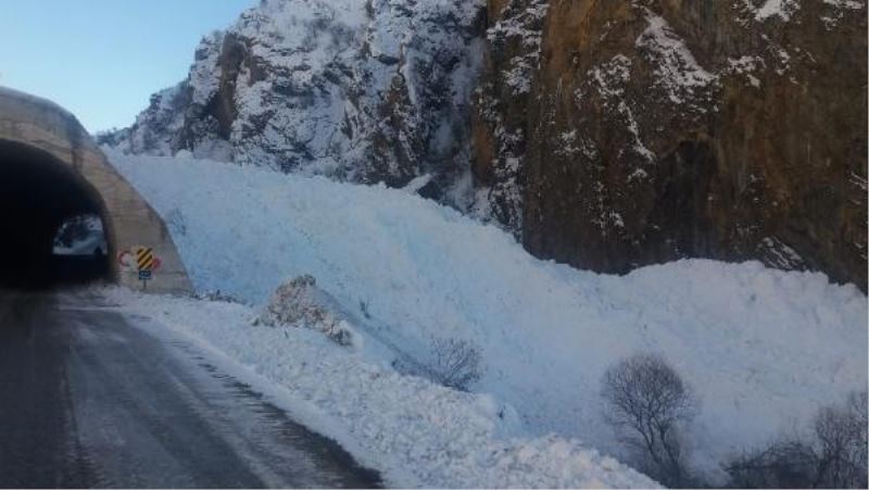 Çığ tehlikesi nedeni ile Hozat-Karaoğlan-Ovacık yolu ulaşıma kapatıldı
