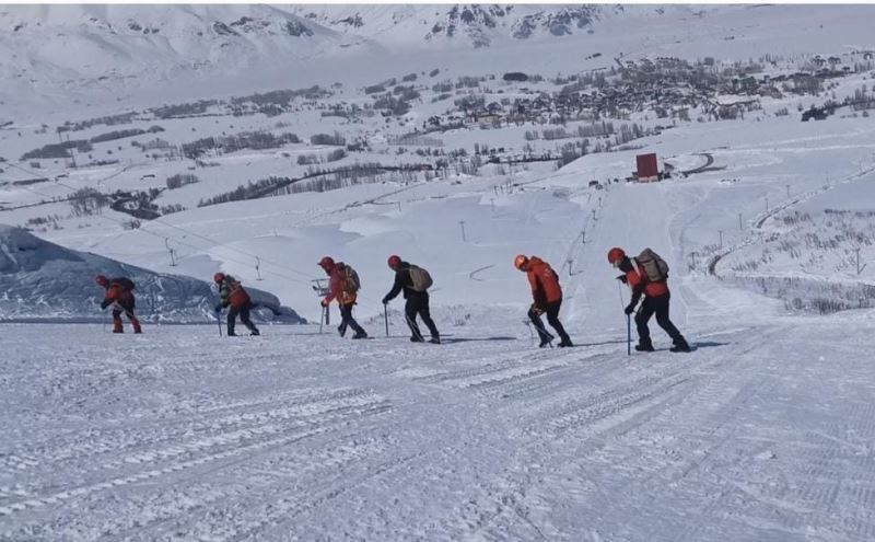 Tunceli’de çığda arama kurtarma, acil durum barınakları ve gece intikali eğitimleri
