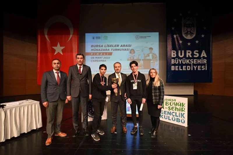 Bursa’da münazara turnuvasında şampiyon belirlendi
