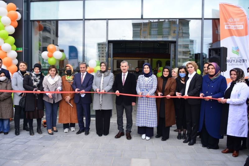 Semt pazarında ’’Yöresel ürün satış ve kafe’’ hizmete girdi
