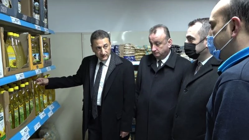 Sinop Valisi, marketleri denetledi
