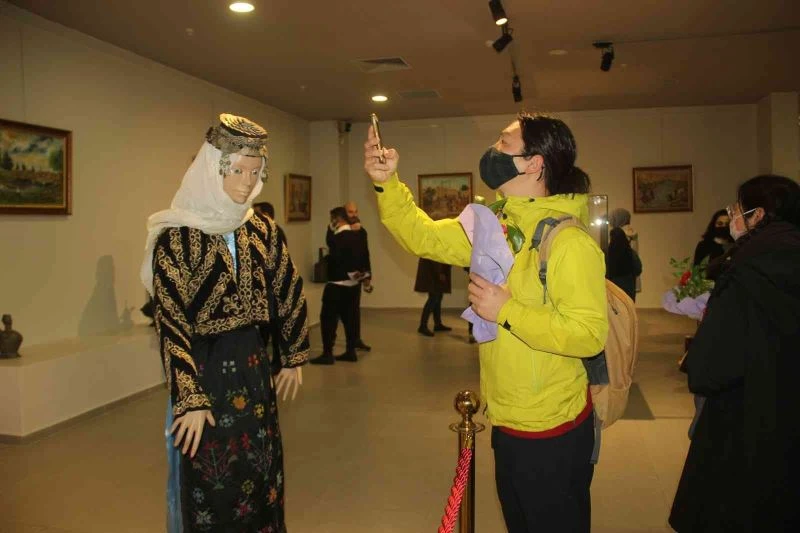 Şanlıurfa’ya özgü giysi ve takılar ilk kez sergilendi
