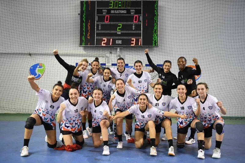 Mavi Kelebekler kupa yolunda
