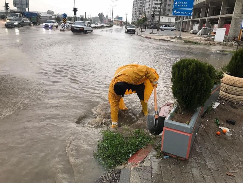 Osmaniye’de sağanak yağış su baskınlarına neden oldu