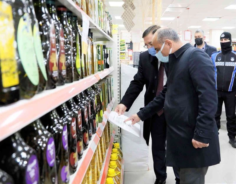 Kaymakam Bilgin ve Başkan Söğüt, marketleri denetledi
