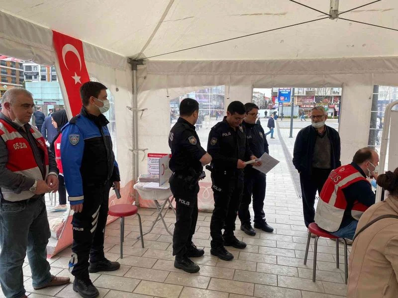 İstanbul polisinden anlamlı destek: Kan ve kök hücre bağışında bulundular
