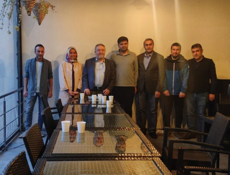 Eğitimci ve öğrenciler Bükreş Milli Eğitim Ateşesi Özkan ile bir araya geldi
