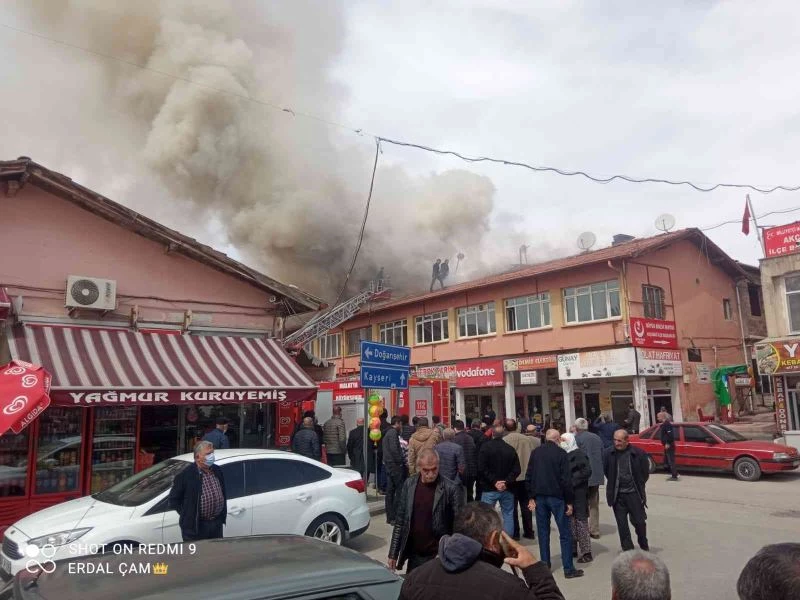 Akçadağ’da korkutan yangın
