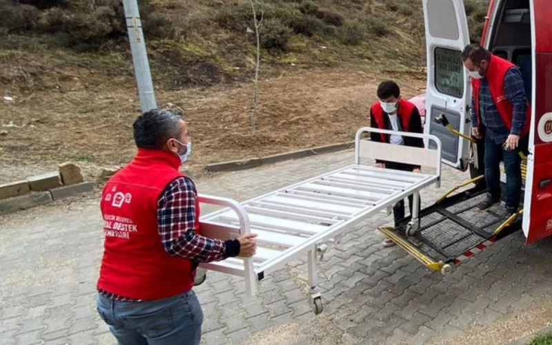 Bilecik’te dezavantajlı kişilere tekerlekli sandalye ve hasta yatağı dağıtımı yapılıyor

