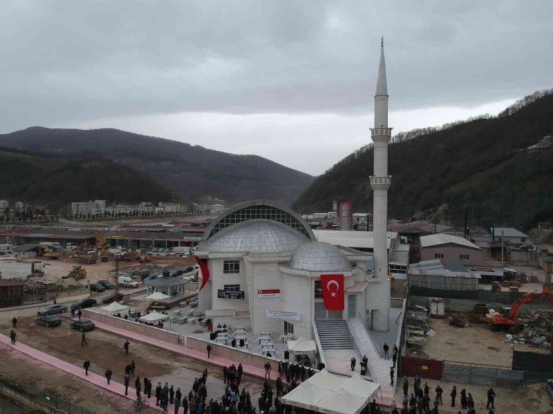 Ayancık Beşiktaş Camisi ibadete açıldı
