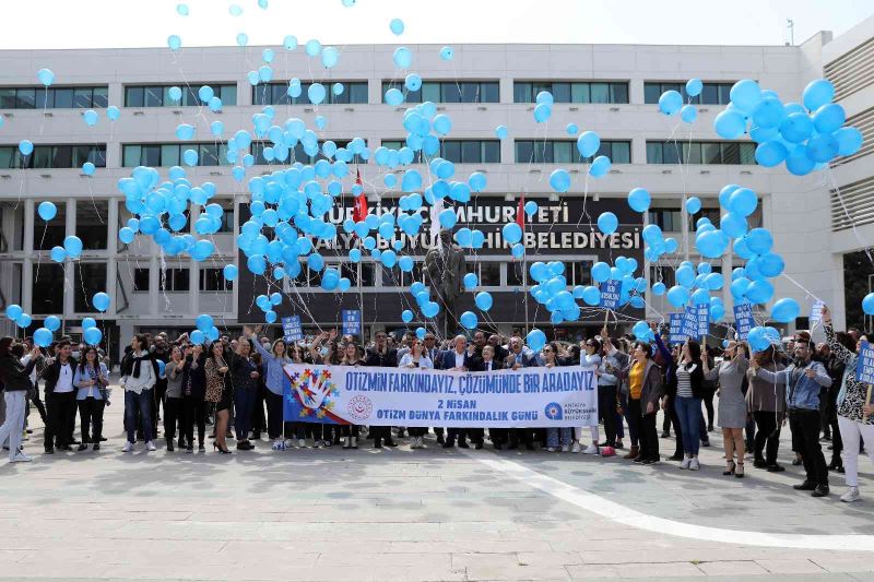 Otizme farkındalık balonları büyükşehirden havalandı
