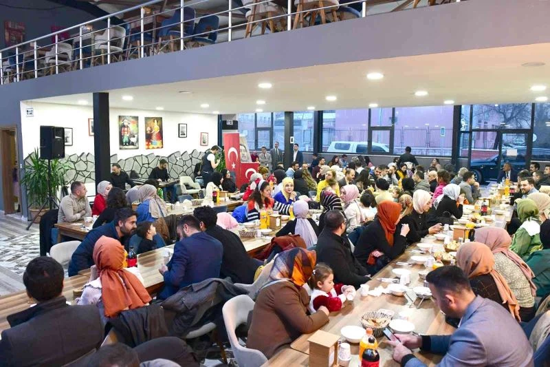 Eğitim-Bir-Sen’den kaynaşma yemeği
