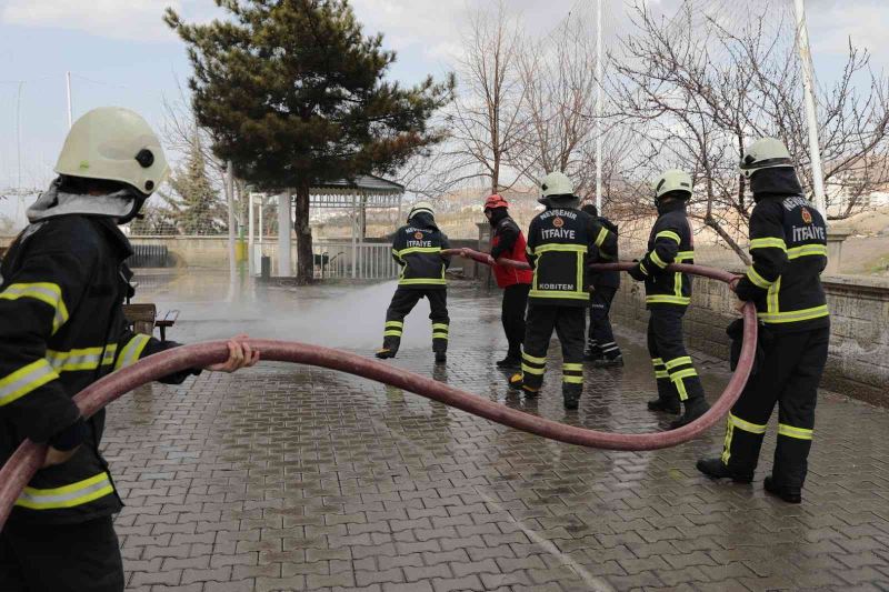 Gönüllülere ’Yangın Güvenliği ve Yangına Müdahale Teknikleri’ Eğitimi verildi
