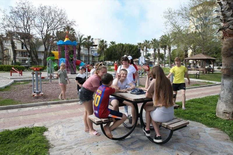 Ukraynalı yetimler, savaşın izlerini Antalya