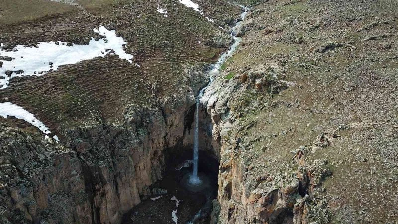 Yaşar Kemal Şelalesi yeniden akmaya başladı
