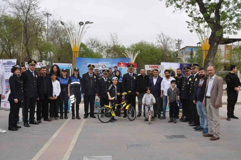 Batman Emniyetinden bilgilendirme stanttı
