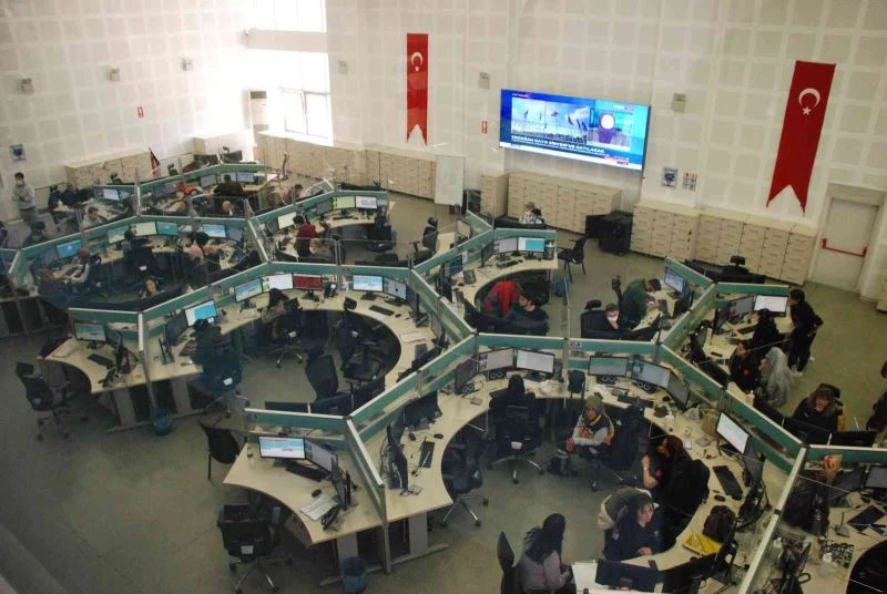 İzmir’in çalışkan arıları: 112 Acil Çağrı Merkezi
