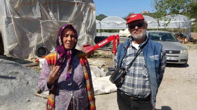 Kendilerini savcı ve polis olarak tanıttıkları yaşlı çifti jet hızıyla 81 bin TL dolandırdılar
