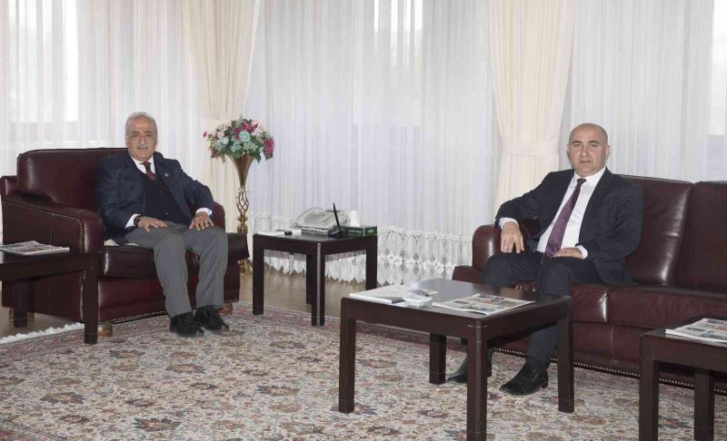 Azerbaycan Kars Başkonsolosu Guliyev’den Rektör Çomaklı’ya ziyaret
