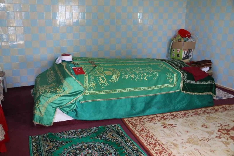 Hikâyelere konu olan türbeler gizemini koruyor
