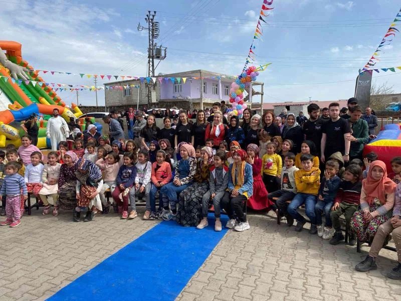 İş kadınlarından köyde çocuk festivali
