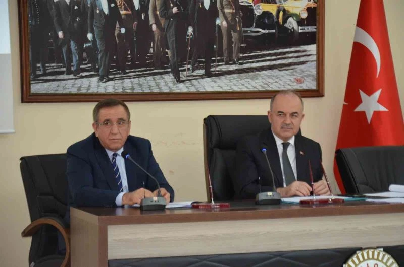 Yalova Valisi Muammer Erol, “Bütün bölge müdürlüklerinden şikayetçiyim”
