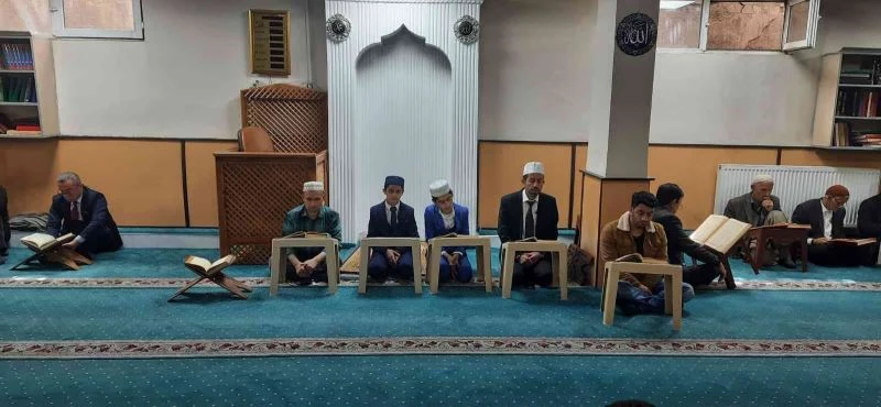 Cami cemaatinden küçük hafızlara büyük ilgi
