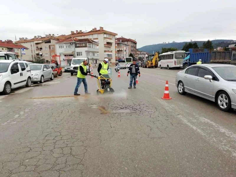 Büyükşehir kendi ürettiği asfaltı kullanıyor
