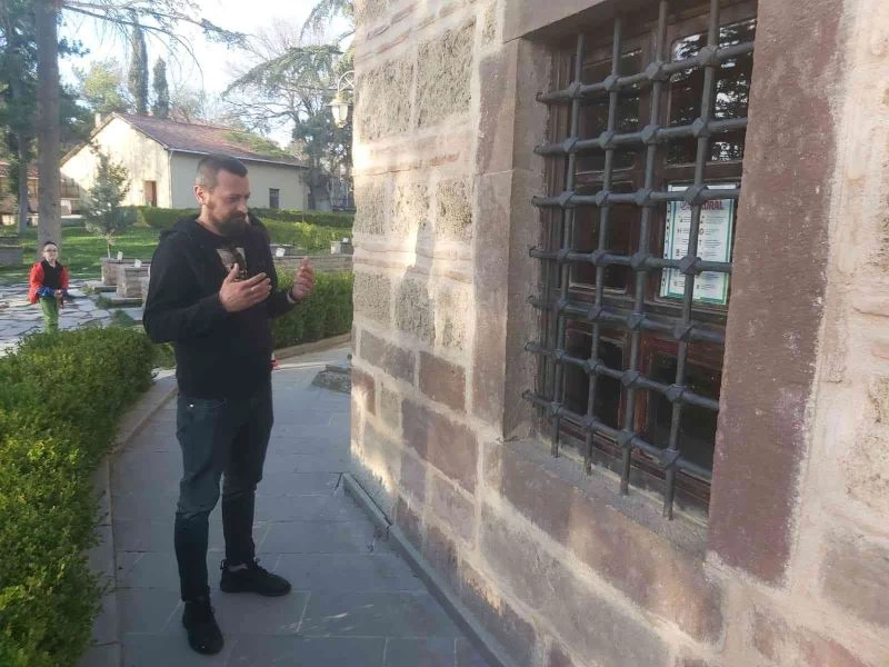 Ertuğrul Gazi türbesi ziyaretçileri erken kapanmaya tepkili
