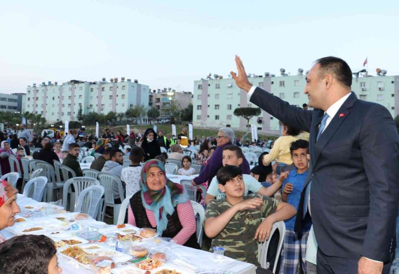 Toroslar’da her gün yüzlerce kişi aynı sofrada buluşuyor
