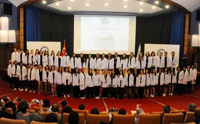 ADÜ’de fizyoterapistler beyaz önlüklerini giydi
