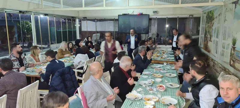 Berberler ve kuaförler iftarda bir araya geldi
