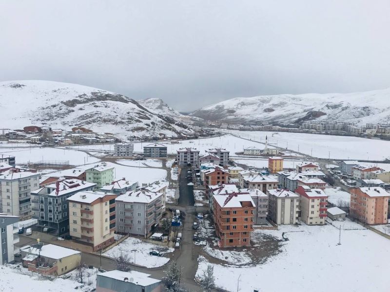 Bayburt’ta ’nisan karı’ yağdı!
