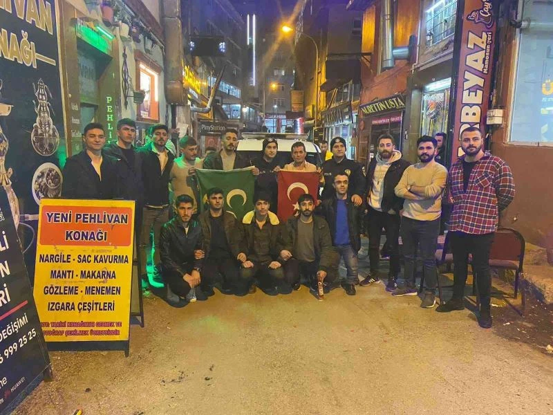 Kafede kavga var diye ihbar edip polis haftalarını kutladılar
