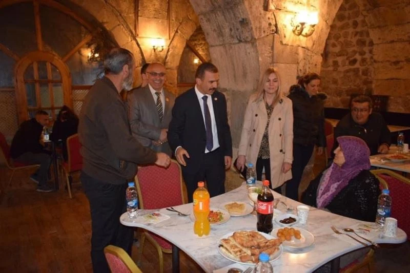 Kaymakam Demirbilek, şehit ailesi ve gazilerle iftarda bir araya geldi
