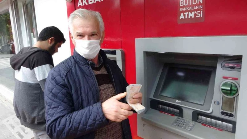 ATM’de para çekmek isterken bulduğu 3 bin 400 TL’yi  karakolda sahibine teslim etti
