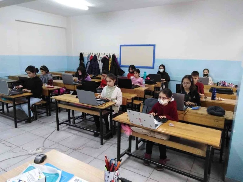 Dünya İnternet Klavye Şampiyonasında Sandıklılı öğrencinin büyük başarısı
