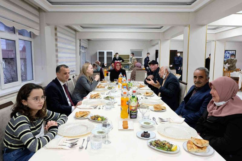 Vali Taşbilek şehit aileleri ve gazilerle iftar programında bir araya geldi
