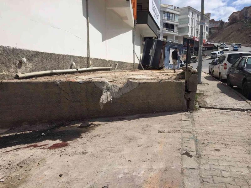 Başkent’te freni patlayan dolmuşun kaza anı güvenlik kameralarına yansıdı
