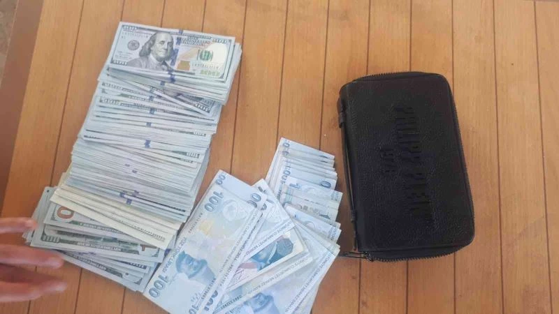 Çiçek diktiği parkta para dolu çanta buldu, hemen polise teslim etti
