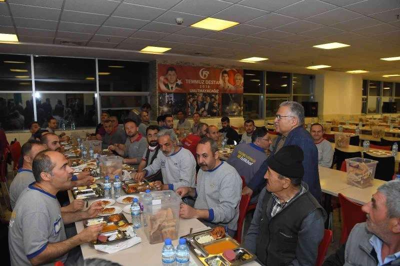 Başkan Büyükkılıç sahuru mobilya işçileriyle yaptı
