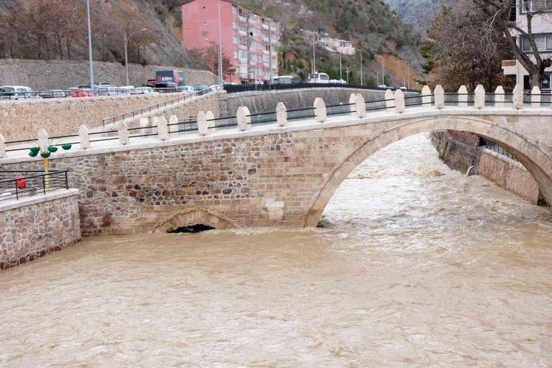 Türkiye’nin en hızlı akan çayında artan su seviyesi korkutuyor
