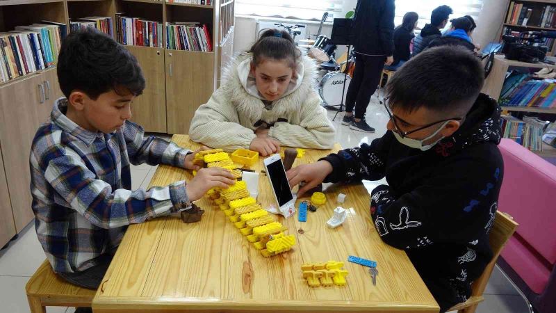 Öğrenciler 3 boyutlu yazıcı ile kendi ürünlerini tasarlıyor
