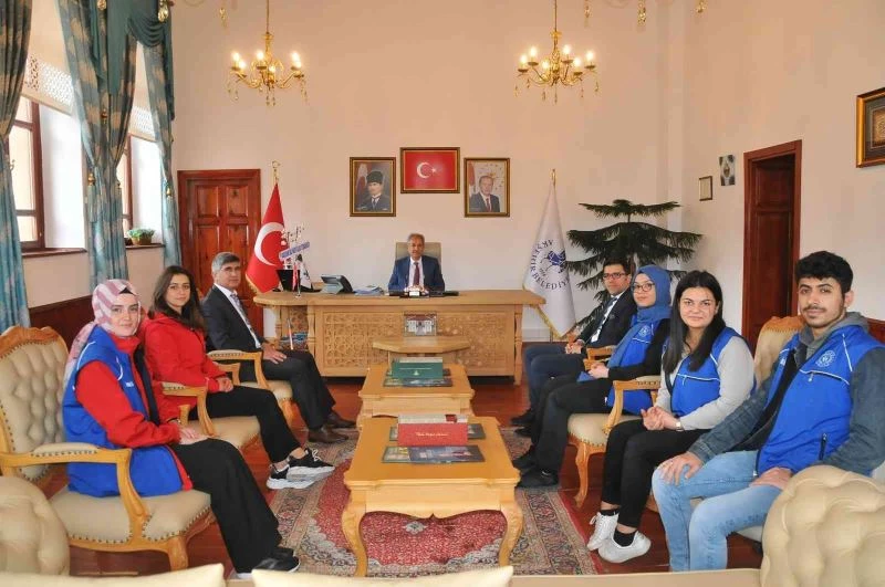 Sezaryenle hayata döndürülen kedi için Başkan Akkaya’ya teşekkür
