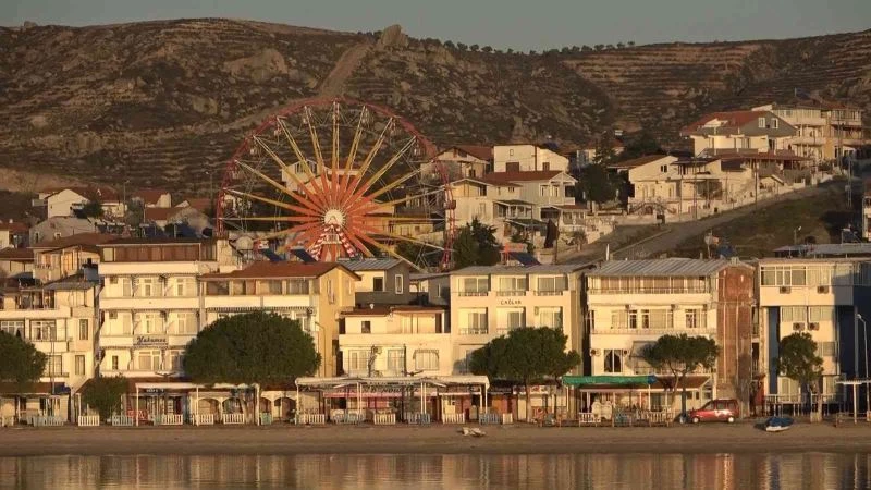 Vandallar Avşa’da kırdı döktü
