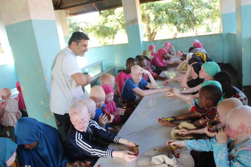 Türk gönüllüler, Tanzanya’daki yetimlerin yüzünü güldürdü
