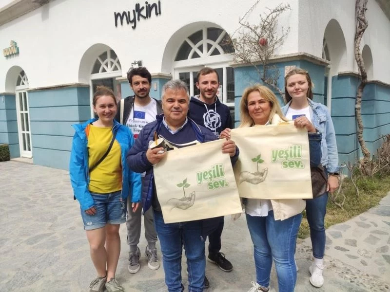 Plastik atıklara karşı dikkat çeken proje: 5 ülkeden katılımcılar Çeşme’de
