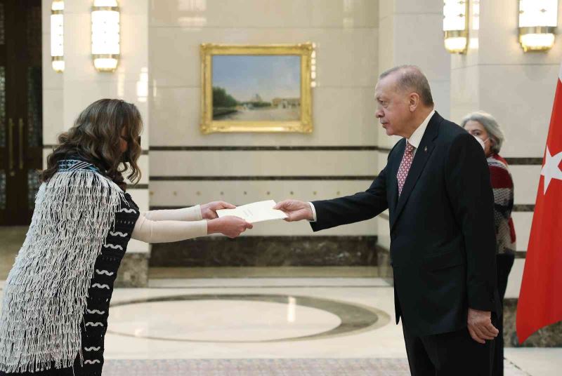 Yeni Zelanda Büyükelçisi Coulson-Sinclair, Cumhurbaşkanı Erdoğan’a güven mektubu sundu
