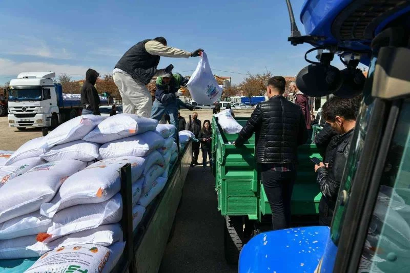 Başkentli çiftçilere nohut tohumu desteğine başlandı
